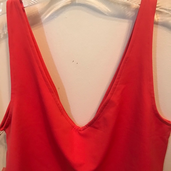 ORANGE SLEEVELESS CROP TOP - Picture 3 of 3